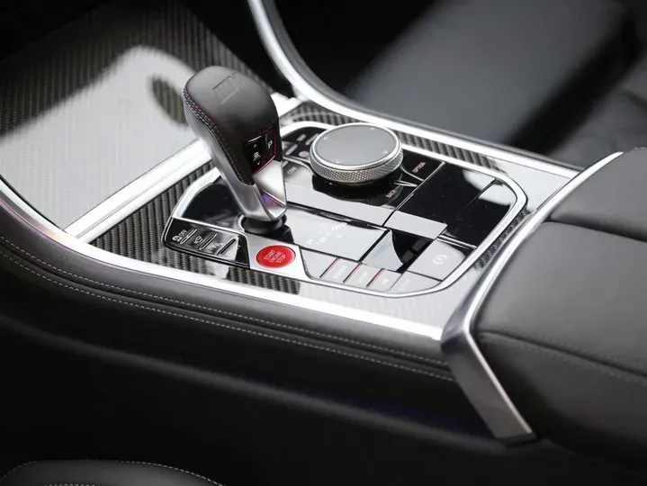 2019 BMW M8 4.4T 600HP V8 8AT,autocango,china used car exporter,china ev exporter,chinese used car exporter,chinese used ev exporter