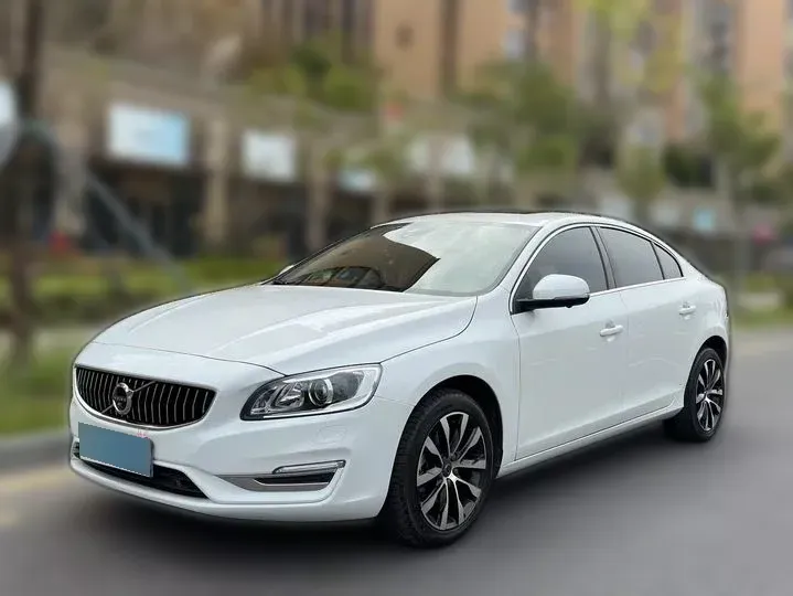 2019 Volvo S60 2.0T 245HP L4 8AT,autocango,china used car exporter,china ev exporter,chinese used car exporter,chinese used ev exporter