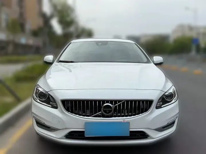 2019 Volvo S60 2.0T 245HP L4 8AT,autocango,china used car exporter,china ev exporter,chinese used car exporter,chinese used ev exporter