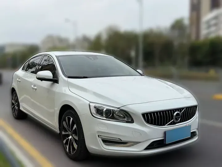 2019 Volvo S60 2.0T 245HP L4 8AT,autocango,china used car exporter,china ev exporter,chinese used car exporter,chinese used ev exporter