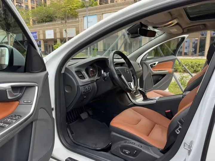 2019 Volvo S60 2.0T 245HP L4 8AT,autocango,china used car exporter,china ev exporter,chinese used car exporter,chinese used ev exporter