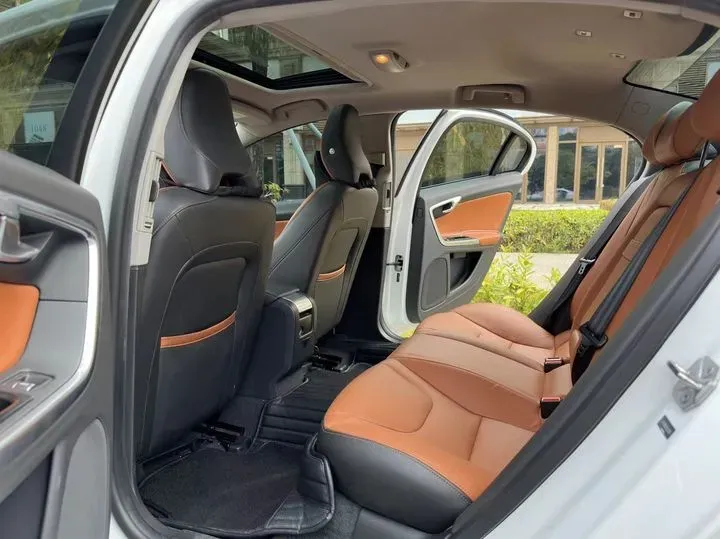 2019 Volvo S60 2.0T 245HP L4 8AT,autocango,china used car exporter,china ev exporter,chinese used car exporter,chinese used ev exporter