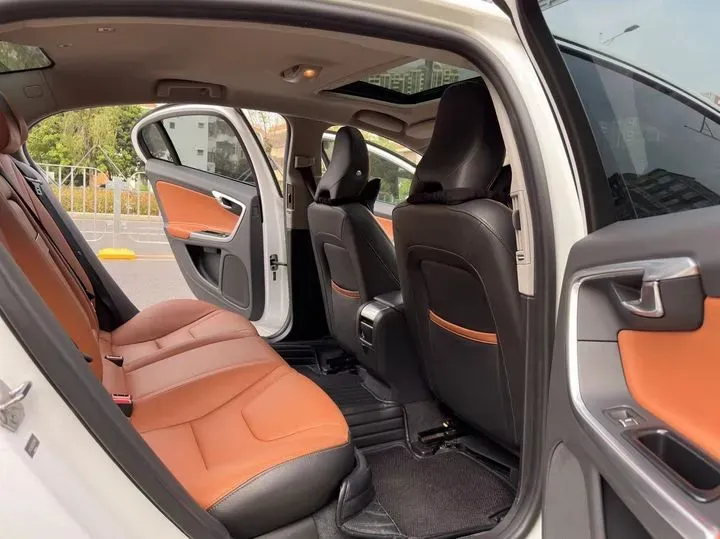 2019 Volvo S60 2.0T 245HP L4 8AT,autocango,china used car exporter,china ev exporter,chinese used car exporter,chinese used ev exporter