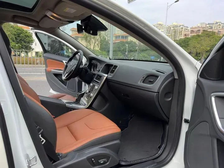2019 Volvo S60 2.0T 245HP L4 8AT,autocango,china used car exporter,china ev exporter,chinese used car exporter,chinese used ev exporter
