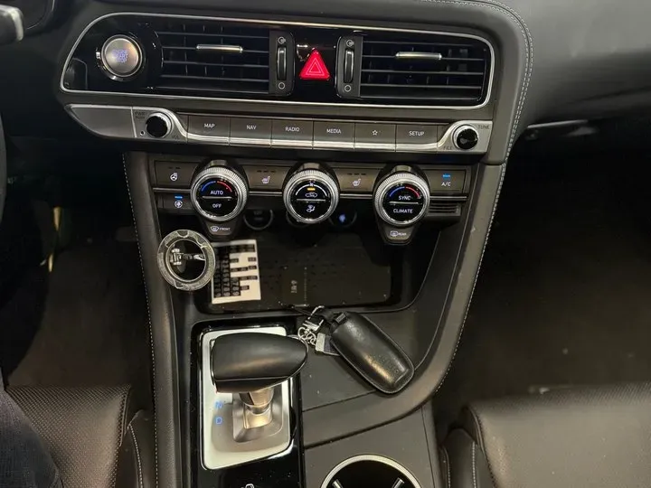 2021 Genesis G70 2.0T 245HP L4 8AT,autocango,china used car exporter,china ev exporter,chinese used car exporter,chinese used ev exporter