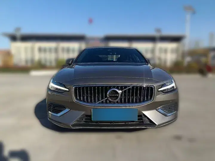 2021 Volvo S60 2.0T 303HP L4 8AT PHEV 11.6KWH