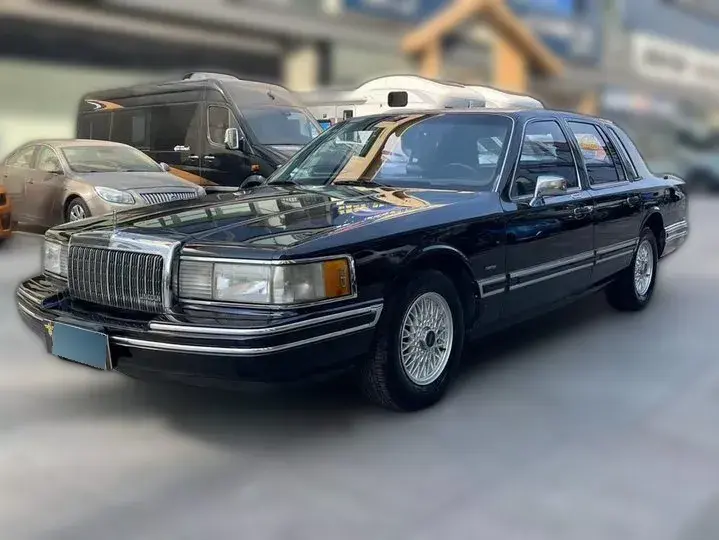 2014 Porsche 918 Spyder 4.6L 608HP V8 7DCT PHEV 6.8KWH