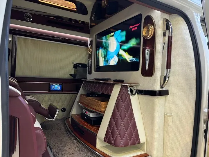 2011 Ford E350 5.4L 258HP V8 5AT,autocango,china used car exporter,china ev exporter,chinese used car exporter,chinese used ev exporter