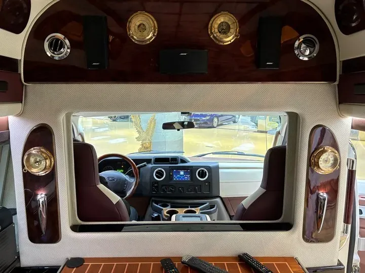 2011 Ford E350 5.4L 258HP V8 5AT,autocango,china used car exporter,china ev exporter,chinese used car exporter,chinese used ev exporter