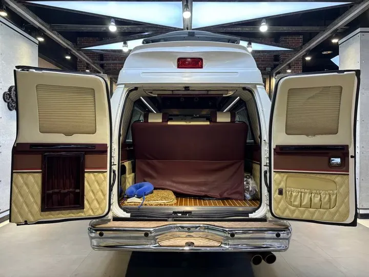 2011 Ford E350 5.4L 258HP V8 5AT,autocango,china used car exporter,china ev exporter,chinese used car exporter,chinese used ev exporter