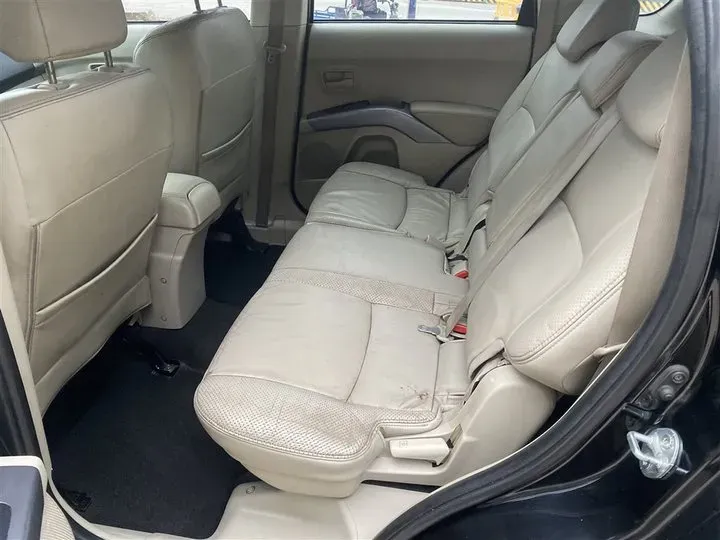 2008 Mitsubishi Outlander 3.0L 220HP V6 6AT,autocango,china used car exporter,china ev exporter,chinese used car exporter,chinese used ev exporter