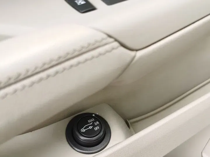 2012 Cadillac SRX 3.0L 271HP V6 6AT,autocango,china used car exporter,china ev exporter,chinese used car exporter,chinese used ev exporter