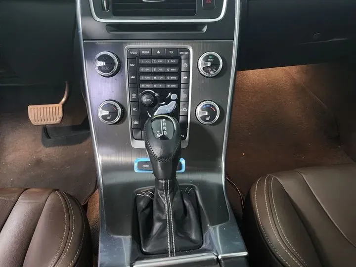 2015 Volvo S60 2.0T 238HP L4 8AT PHEV 11.2KWH,autocango,china used car exporter,china ev exporter,chinese used car exporter,chinese used ev exporter