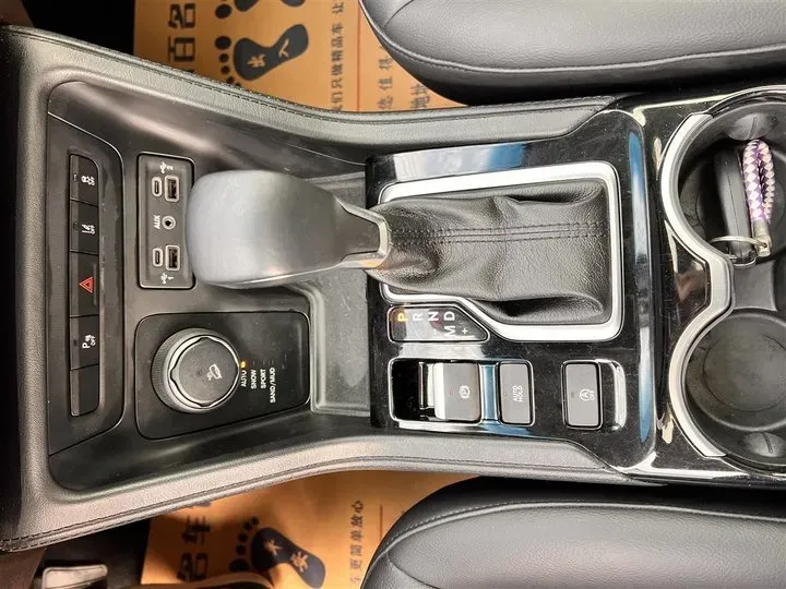 2020 Jeep Grand Commander 2.0T 265HP L4 9AT,autocango,china used car exporter,china ev exporter,chinese used car exporter,chinese used ev exporter