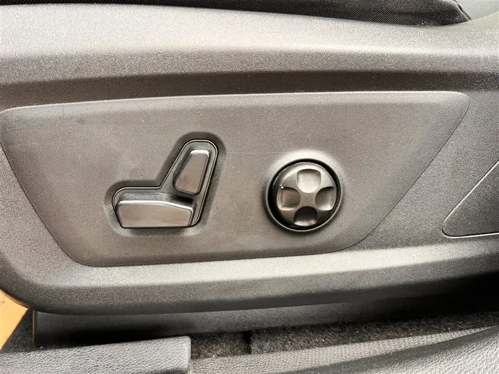 2020 Jeep Grand Commander 2.0T 265HP L4 9AT,autocango,china used car exporter,china ev exporter,chinese used car exporter,chinese used ev exporter