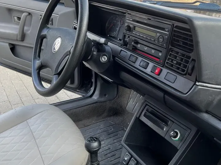 2004 Volkswagen Santana Classic 1.8L 95HP L4 5MT,autocango,china used car exporter,china ev exporter,chinese used car exporter,chinese used ev exporter