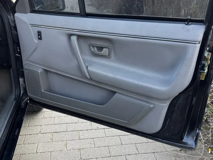 2004 Volkswagen Santana Classic 1.8L 95HP L4 5MT,autocango,china used car exporter,china ev exporter,chinese used car exporter,chinese used ev exporter