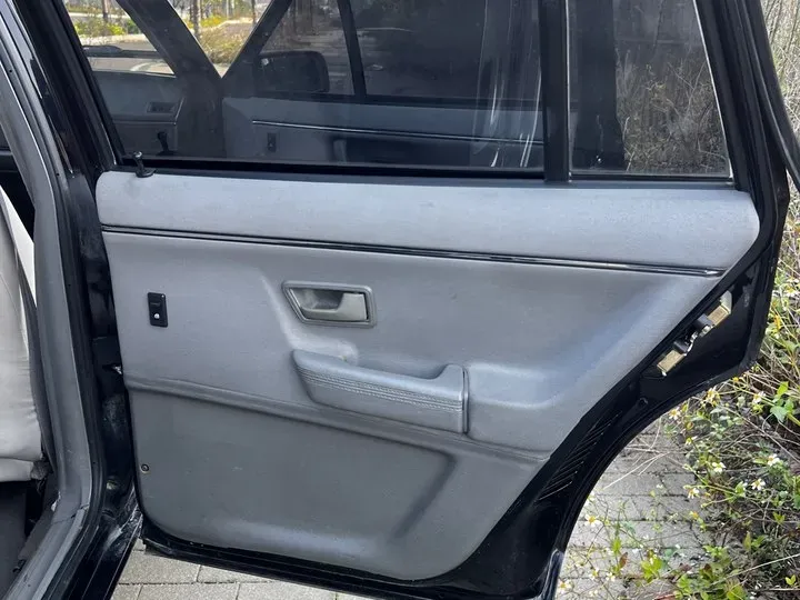 2004 Volkswagen Santana Classic 1.8L 95HP L4 5MT,autocango,china used car exporter,china ev exporter,chinese used car exporter,chinese used ev exporter