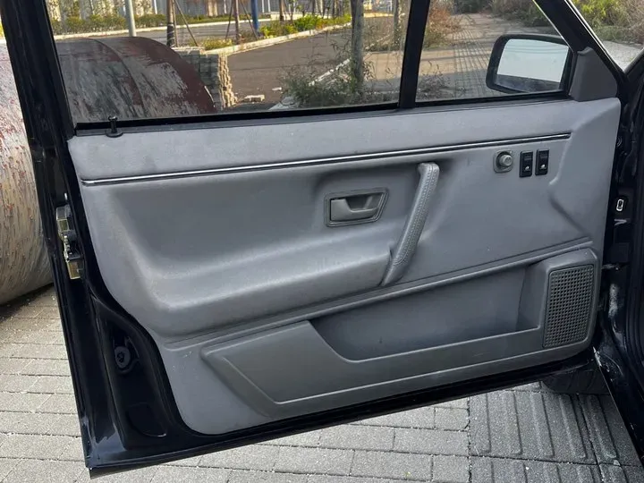 2004 Volkswagen Santana Classic 1.8L 95HP L4 5MT,autocango,china used car exporter,china ev exporter,chinese used car exporter,chinese used ev exporter