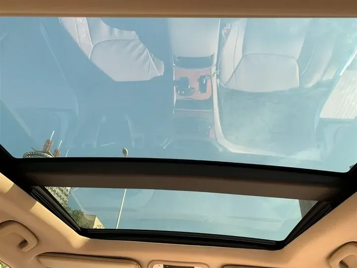 2013 Chrysler 300C 3.6L 286HP V6 8AT,autocango,china used car exporter,china ev exporter,chinese used car exporter,chinese used ev exporter