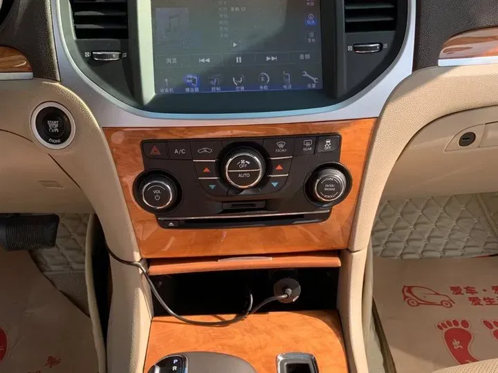 2013 Chrysler 300C 3.6L 286HP V6 8AT,autocango,china used car exporter,china ev exporter,chinese used car exporter,chinese used ev exporter