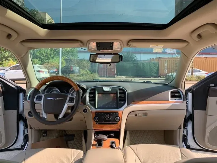 2013 Chrysler 300C 3.6L 286HP V6 8AT,autocango,china used car exporter,china ev exporter,chinese used car exporter,chinese used ev exporter