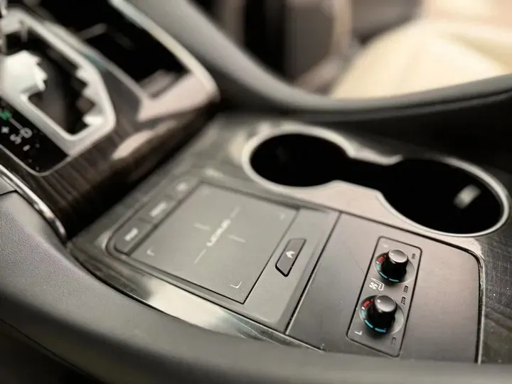 2020 Lexus LM 2.5L 117HP L4 E-CVT Hybrid,autocango,china used car exporter,china ev exporter,chinese used car exporter,chinese used ev exporter