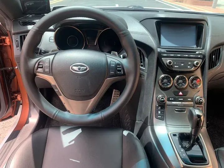 2012 Hyundai Rohens-Coupe 2.0T 260HP L4 8AT,autocango,china used car exporter,china ev exporter,chinese used car exporter,chinese used ev exporter