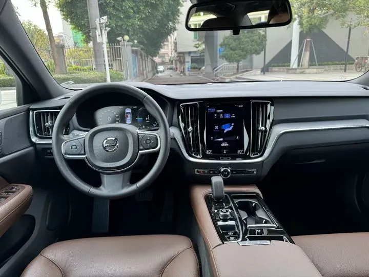 2022 Volvo S60 2.0T 303HP L4 8AT PHEV 11.6KWH,autocango,china used car exporter,china ev exporter,chinese used car exporter,chinese used ev exporter