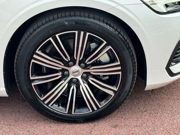 2022 Volvo S60 2.0T 303HP L4 8AT PHEV 11.6KWH,autocango,china used car exporter,china ev exporter,chinese used car exporter,chinese used ev exporter