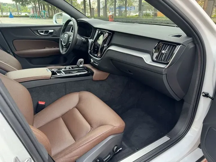 2022 Volvo S60 2.0T 303HP L4 8AT PHEV 11.6KWH,autocango,china used car exporter,china ev exporter,chinese used car exporter,chinese used ev exporter