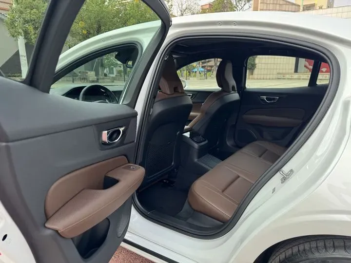 2022 Volvo S60 2.0T 303HP L4 8AT PHEV 11.6KWH,autocango,china used car exporter,china ev exporter,chinese used car exporter,chinese used ev exporter