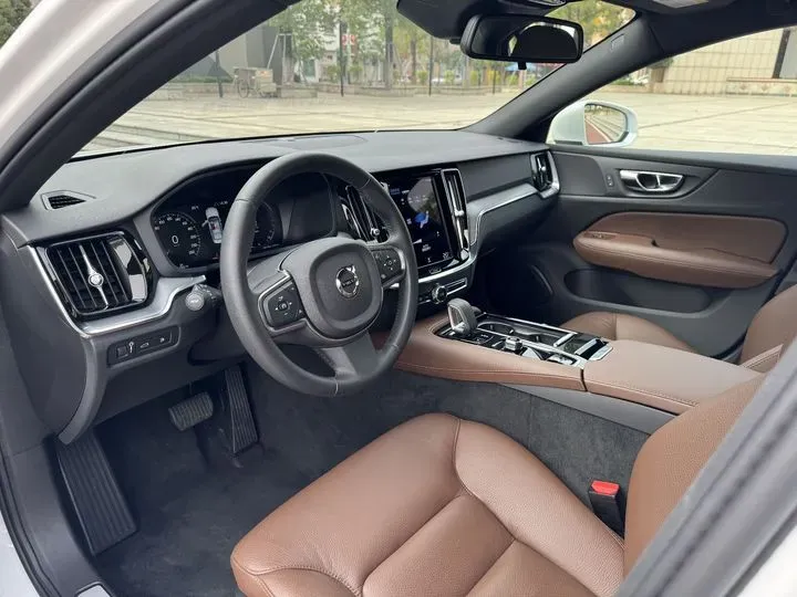 2022 Volvo S60 2.0T 303HP L4 8AT PHEV 11.6KWH,autocango,china used car exporter,china ev exporter,chinese used car exporter,chinese used ev exporter