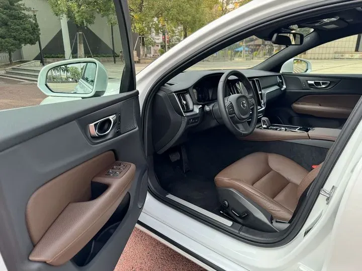 2022 Volvo S60 2.0T 303HP L4 8AT PHEV 11.6KWH,autocango,china used car exporter,china ev exporter,chinese used car exporter,chinese used ev exporter