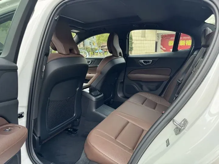 2022 Volvo S60 2.0T 303HP L4 8AT PHEV 11.6KWH,autocango,china used car exporter,china ev exporter,chinese used car exporter,chinese used ev exporter