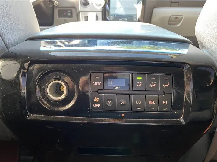 2010 Maserati GranCabrio 4.7L 439HP V8 6AT,autocango,china used car exporter,china ev exporter,chinese used car exporter,chinese used ev exporter