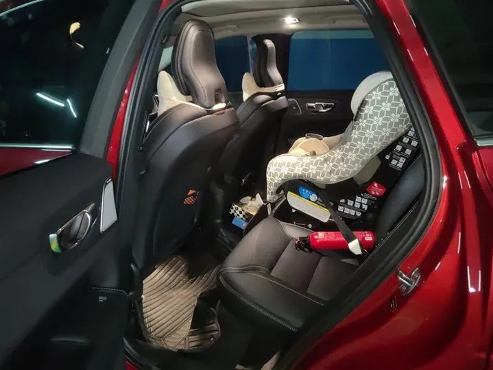 2020 Volvo XC60 2.0T 320HP L4 8AT PHEV 11.6KWH,autocango,china used car exporter,china ev exporter,chinese used car exporter,chinese used ev exporter