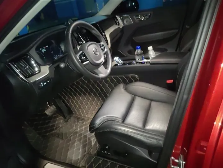 2020 Volvo XC60 2.0T 320HP L4 8AT PHEV 11.6KWH,autocango,china used car exporter,china ev exporter,chinese used car exporter,chinese used ev exporter