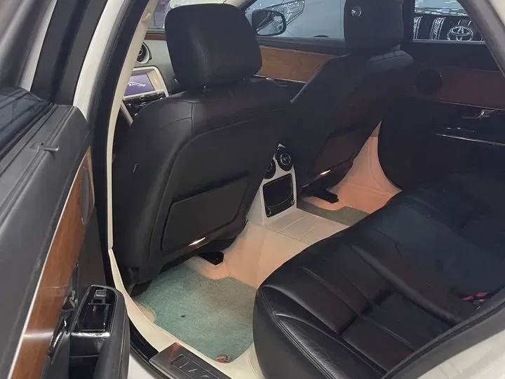 2013 Jaguar XJ 2.0T 240HP L4 8AT,autocango,china used car exporter,china ev exporter,chinese used car exporter,chinese used ev exporter