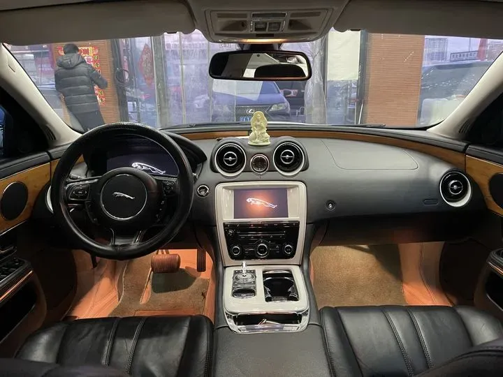 2013 Jaguar XJ 2.0T 240HP L4 8AT,autocango,china used car exporter,china ev exporter,chinese used car exporter,chinese used ev exporter