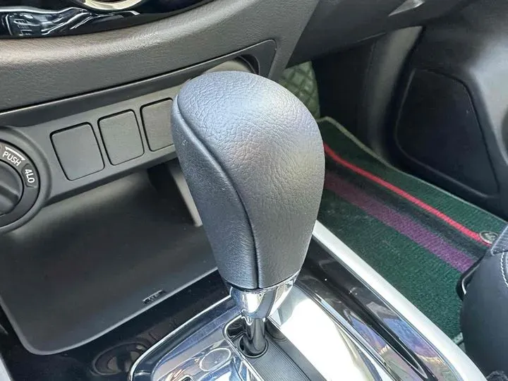 2021 Nissan Navara 2.5L 190HP L4 7AT,autocango,china used car exporter,china ev exporter,chinese used car exporter,chinese used ev exporter