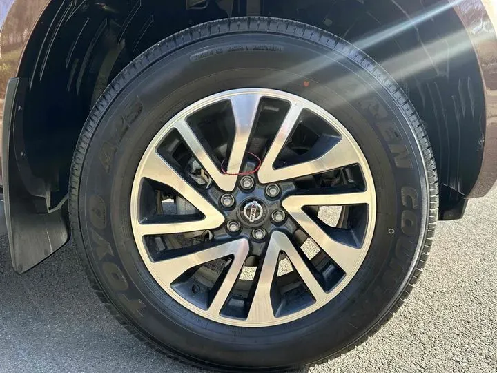 2021 Nissan Navara 2.5L 190HP L4 7AT,autocango,china used car exporter,china ev exporter,chinese used car exporter,chinese used ev exporter