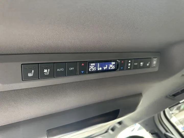 2022 Toyota Granvia 2.5L 192HP L4 E-CVT Hybrid,autocango,china used car exporter,china ev exporter,chinese used car exporter,chinese used ev exporter