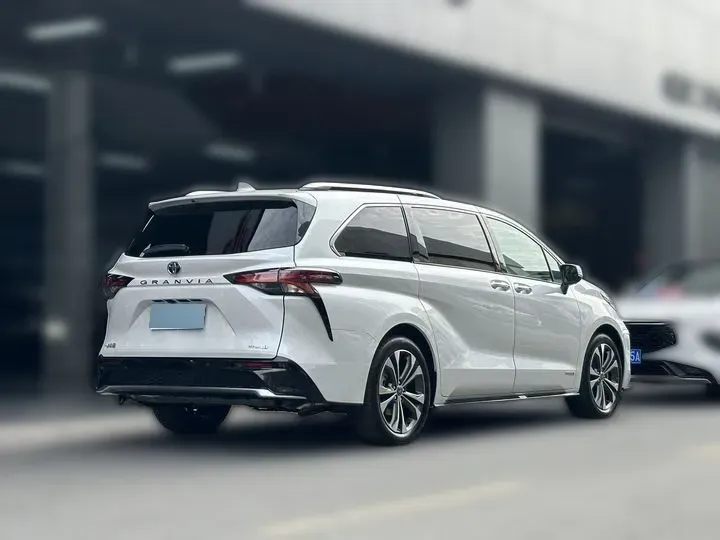 2022 Toyota Granvia 2.5L 192HP L4 E-CVT Hybrid,autocango,china used car exporter,china ev exporter,chinese used car exporter,chinese used ev exporter