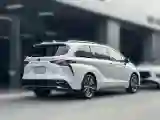 2022 Toyota Granvia 2.5L 192HP L4 E-CVT Hybrid