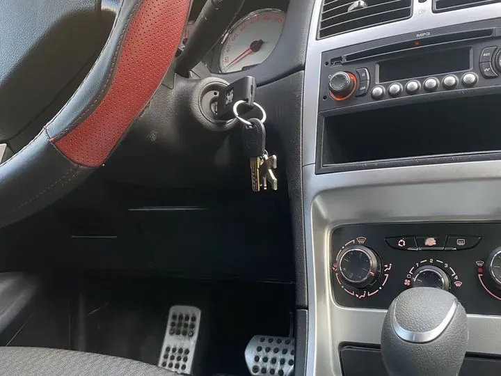 2013 Peugeot 307 1.6L 117HP L4 4AT,autocango,china used car exporter,china ev exporter,chinese used car exporter,chinese used ev exporter