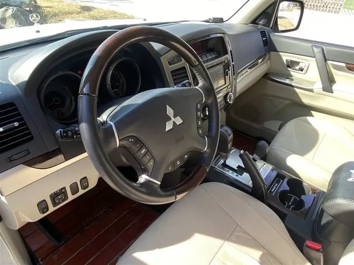 2020 Mitsubishi Pajero 3.0L 174HP V6 5AT,autocango,china used car exporter,china ev exporter,chinese used car exporter,chinese used ev exporter