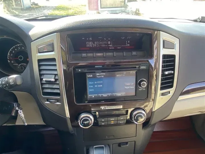 2020 Mitsubishi Pajero 3.0L 174HP V6 5AT,autocango,china used car exporter,china ev exporter,chinese used car exporter,chinese used ev exporter