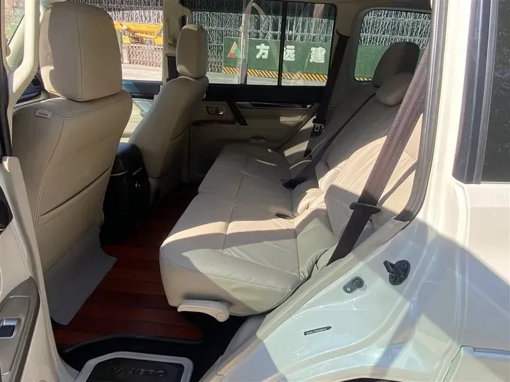 2020 Mitsubishi Pajero 3.0L 174HP V6 5AT,autocango,china used car exporter,china ev exporter,chinese used car exporter,chinese used ev exporter