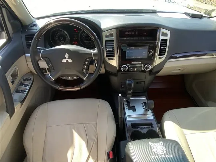 2020 Mitsubishi Pajero 3.0L 174HP V6 5AT,autocango,china used car exporter,china ev exporter,chinese used car exporter,chinese used ev exporter